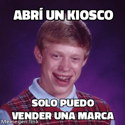 Meme Bad Luck Brian: foto de un adolescente sonriendo con el texto 'Abrí un kiosco, solo puedo vender una marca'.